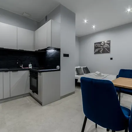 Nowowiejskiego Old Town By Bookinghost