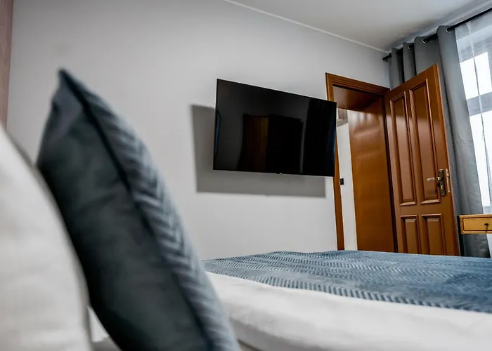 Nowowiejskiego Old Town By Bookinghost *