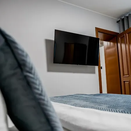 Nowowiejskiego Old Town By Bookinghost *