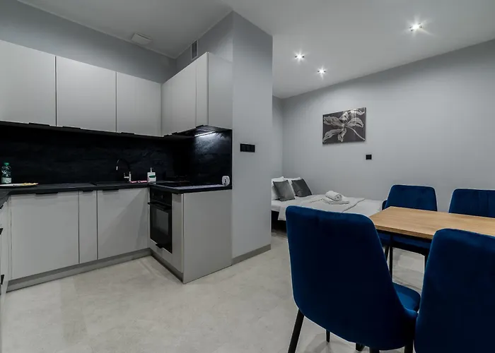 Nowowiejskiego Old Town By Bookinghost